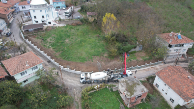 Yeni Mahalle Mimir Semtinde Perde Duvar Yapımı Devam Ediyor