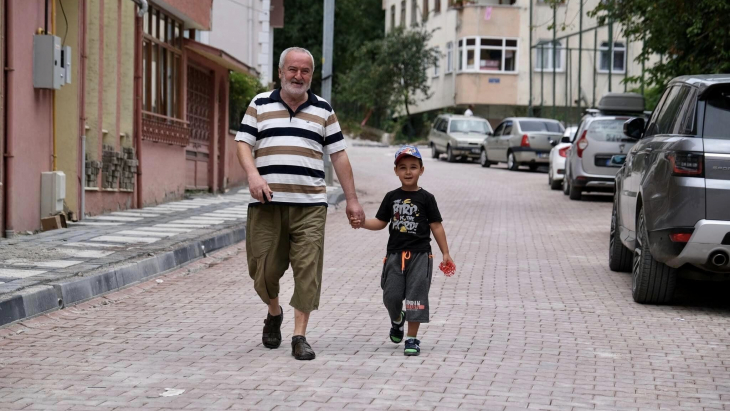 Ziya Çınar Caddesi'nde Parke Kaplama Çalışmaları Devam Ediyor