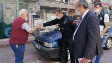 Bugün Sokağa Çıkan 65 Yaş ve Üzeri Hemşehrilerimizin Bayramını Kutladık