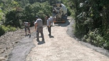 Bahçe Küme Evleri Mevki Yolu Parke ile Kaplandı