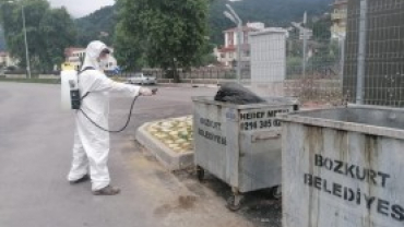 Çöp Konteynerleri Dezenfekte ve İlaçlama Çalışmaları Devam Ediyor