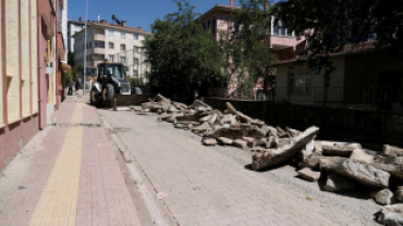 Ziya Çınar Caddesi'nde Üst Yapı Yenileme Çalışmaları