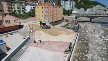 2. Köprüde Asfalt Kaplama, Şehit Çavuş Bilal Yaman Sokak'ta Parke Kaplama Çalışmaları