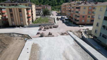 Vali Kaşif Ünal Sokak'ta ve Yunus Yorulmaz Caddesi'nde Üst Yapı Çalışmaları