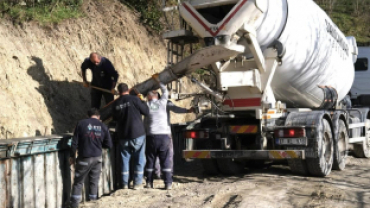 Çakmak Sokak'ta Perde Duvar ve Yol Genişletme Çalışmaları