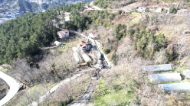 Çakmak Sokak'ta Perde Duvar ve Yol Genişletme Çalışmaları