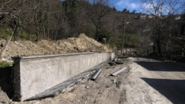 Çakmak Sokak'ta Perde Duvar ve Yol Genişletme Çalışmaları