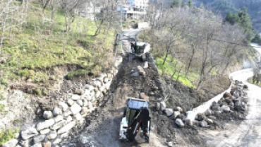 Çakmak Sokak'ta Perde Duvar ve Yol Genişletme Çalışmaları