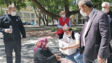 Bugün Sokağa Çıkan 65 Yaş ve Üzeri Hemşehrilerimizin Bayramını Kutladık